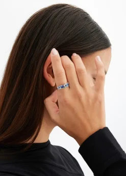 Bague sertie de cristaux de verre