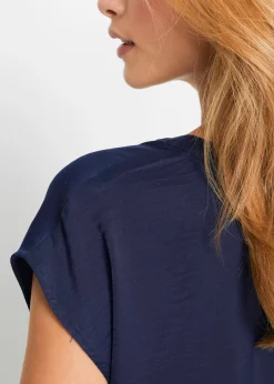 Blouse manches courtes ample en satin avec épaules descendues