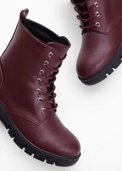 Boots à lacets et semelle crantée