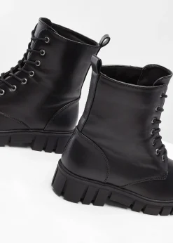 Boots à lacets et semelle crantée