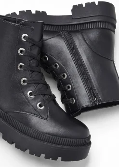 Boots lacées à semelle crantée