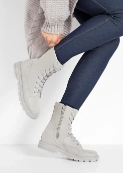 Boots lacées à semelle crantée