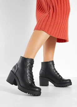 Boots lacées à talon carré
