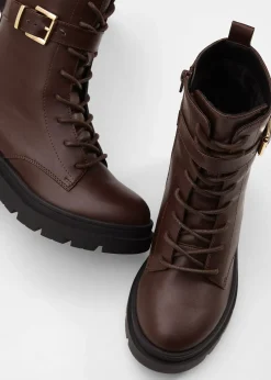 Boots lacées avec boucle