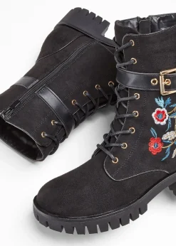 Boots lacées avec broderies