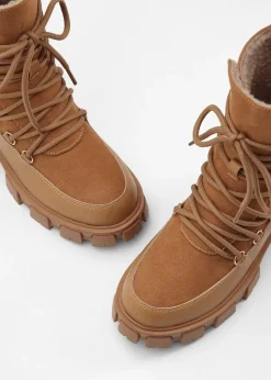 Boots lacées et doublées