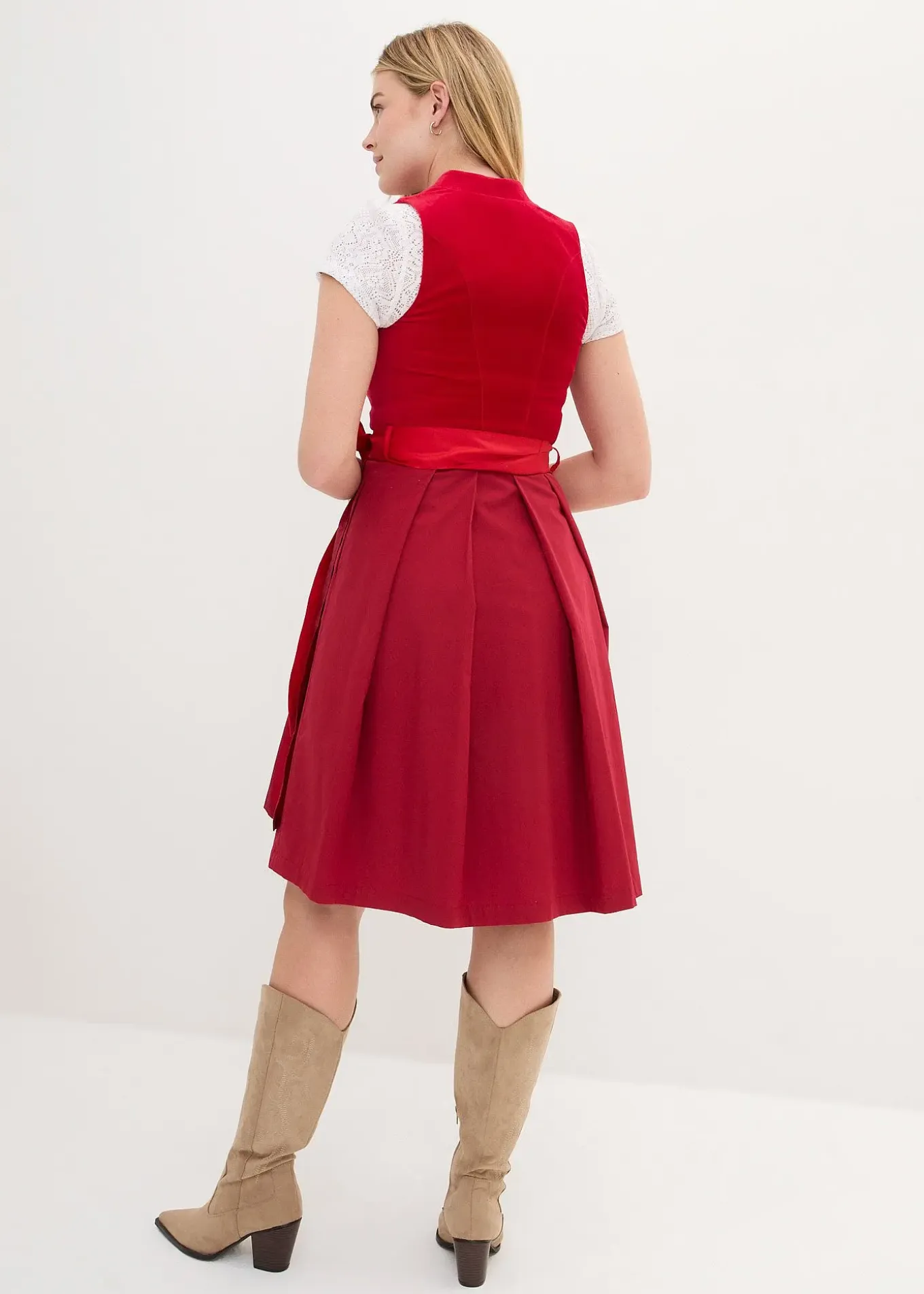 Dirndl avec corsage en velours et tablier en satin