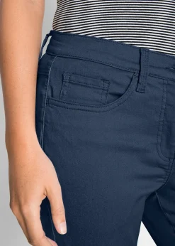 Jean droit, taille mi-haute et confortable