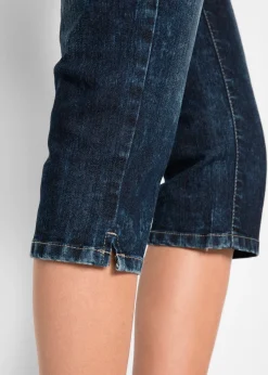 Jean droit, taille mi-haute, extensible