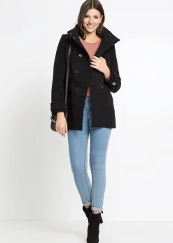 Manteau court, petite stature