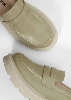Mocassins à semelle épaisse et légère