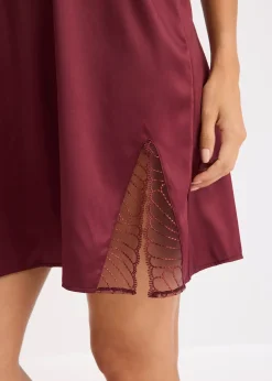Nuisette en satin avec broderies