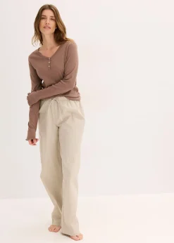 Pyjama avec un T-shirt côtelé et un pantalon tissé