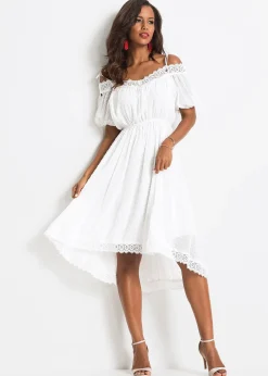 Robe à bretelles et base asymétrique