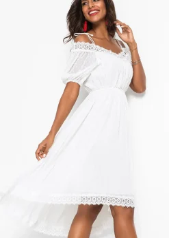 Robe à bretelles et base asymétrique