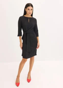 Robe à détail noué