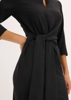 Robe à détail noué