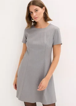 Robe courte, coupe patineuse