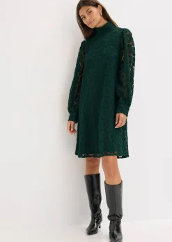 Robe courte en dentelle