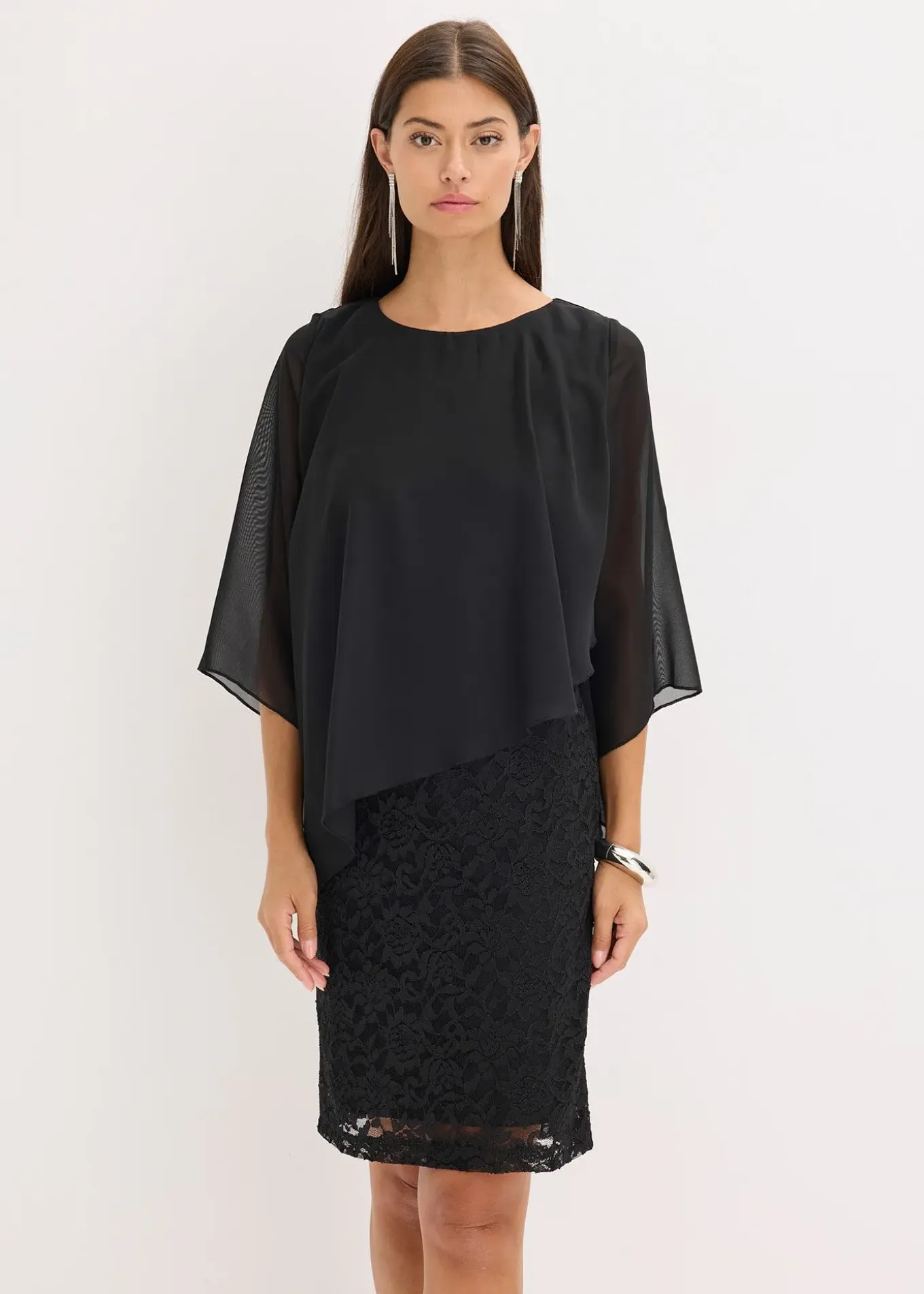 Robe courte en dentelle avec drapé en mousseline