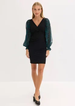 Robe courte et près du corps à manches fendues