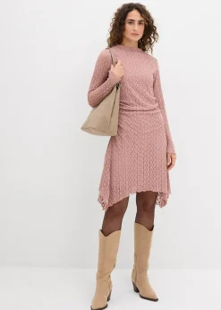 Robe en dentelle à pans