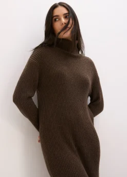 Robe en maille côtelée à col roulé