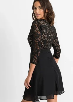 Robe en mousseline avec dentelle
