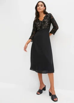 Robe en voile et dentelle