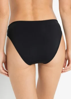 Slip orné de dentelle