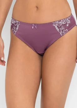 Slips avec de jolies broderies
