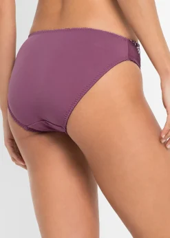 Slips avec de jolies broderies