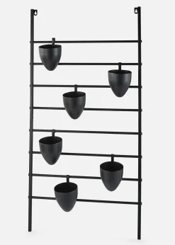 Étagère haute avec six pots de fleurs